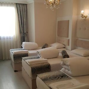 Üç Kişilik Oda